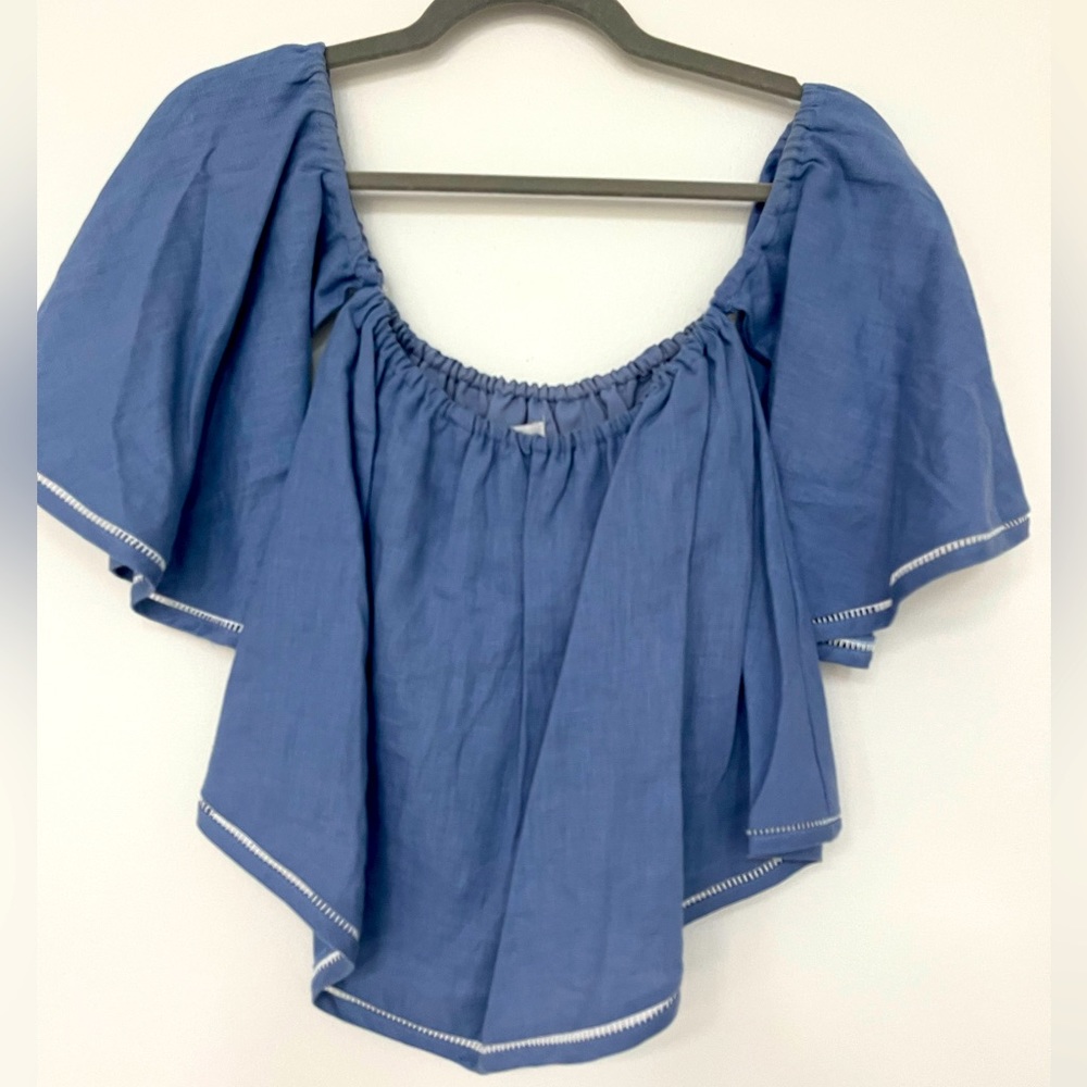 Flowy off the shoulders top.